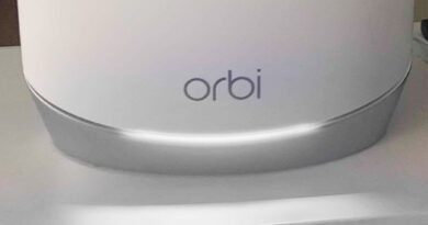 Orbi Flashing White Light